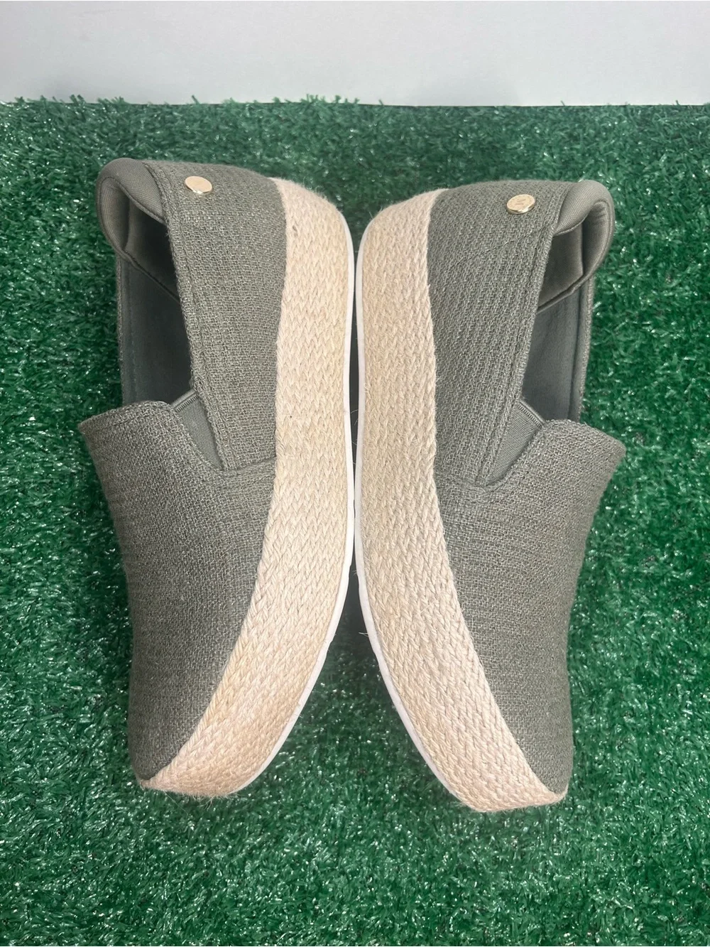 Skechers olive adds easy